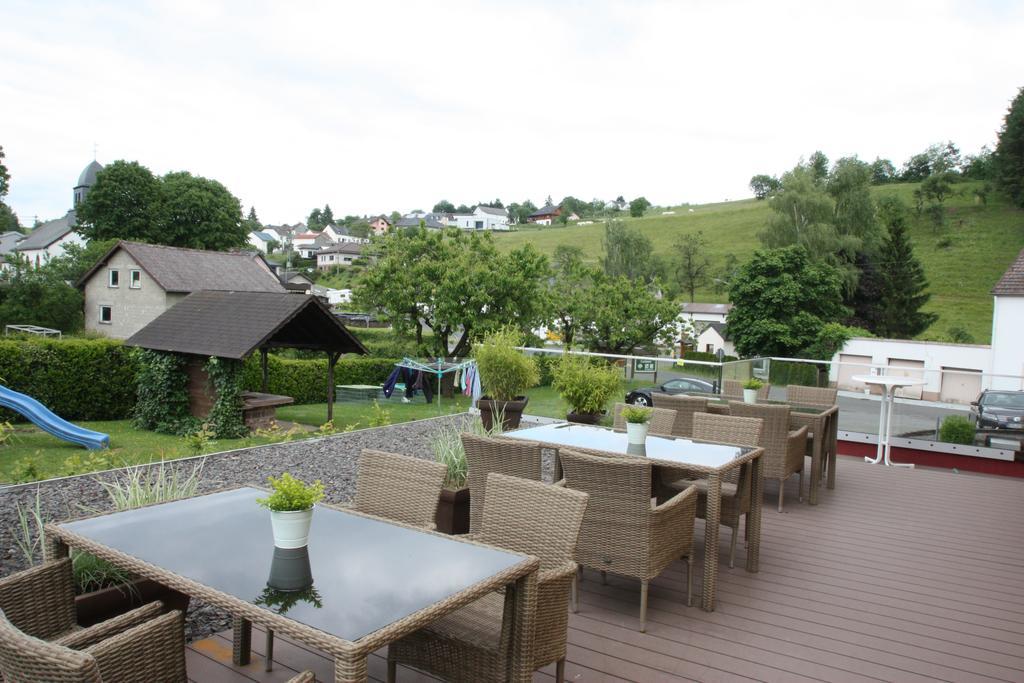 Gasthaus Pension Geimer Plütscheid Buitenkant foto